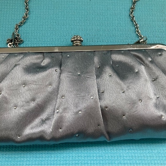 Lulu Townsend Clutch Silver Front sequins with decorative clasp. 10”x 5” - Picture 8 of 10